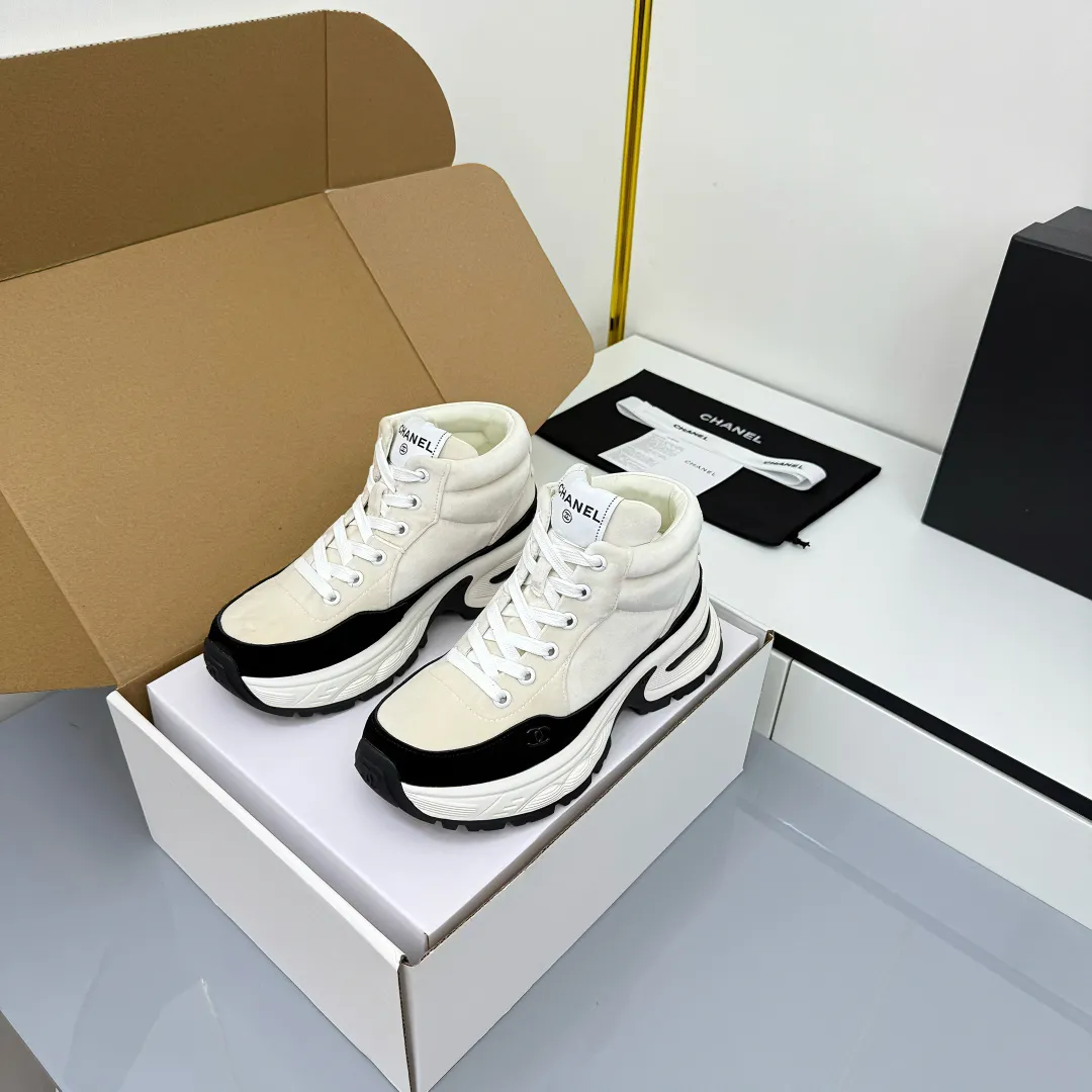 👟👟Ex-factory price 700👟👟 Chanel bread shoes ~ original calfskin panda shoes Chanel 25C latest hot style panda black and white sports shoes casual sneakers Xiaoxiang hot item classic black and white panda color coco girls must pay Fabric: original custom mixed sheepskin lining: original imported breathable mesh lining outsole: Original molded rubber + TPU combination Size: Women's 35-41